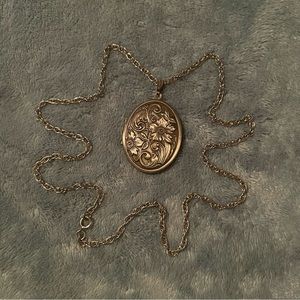 Vintage Photo Locket Pendant Necklace